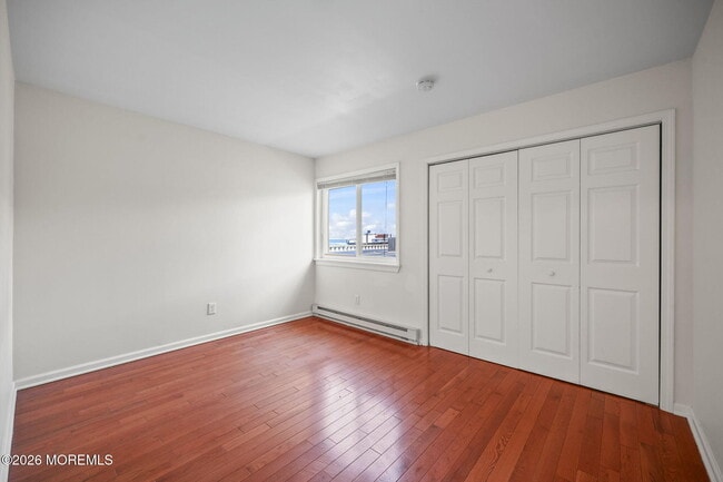 Building Photo - 330 Shore Dr