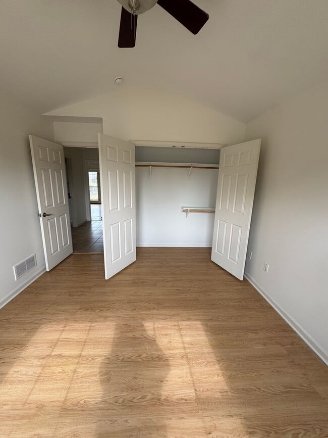 Building Photo - 3 bedroom 2 bath house