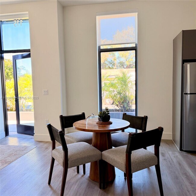 Building Photo - 3801 N Dixie Hwy