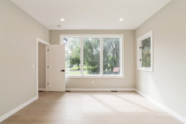 Building Photo - 66 E Gramercy Pl