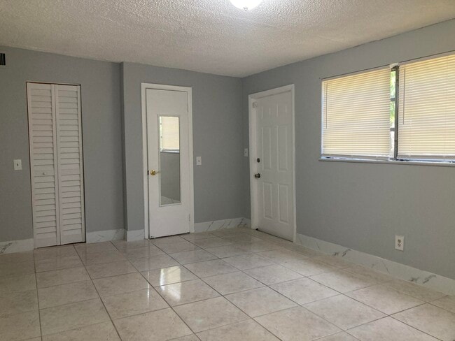 Building Photo - 3630 SW 46th Ave