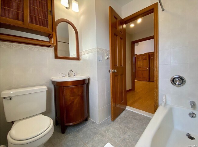 Building Photo - 53-56 72nd Pl-
