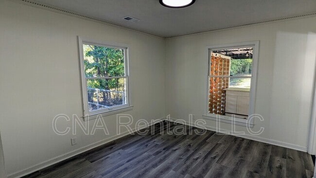 Building Photo - 4444 Hide a Way Dr