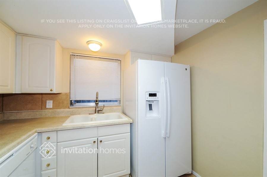 Building Photo - 3041 Holiday Lake Dr