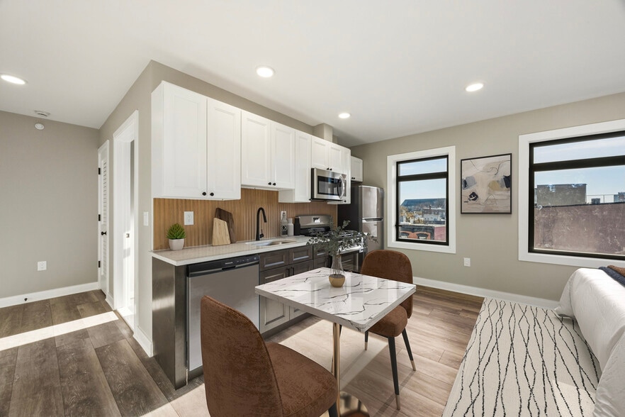 Building Photo - The Solis