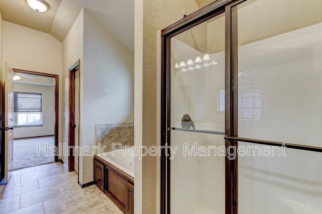 Building Photo - 920 SW 13th St