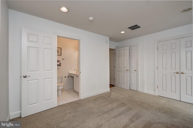 Building Photo - 1236 Harbor Island Walk