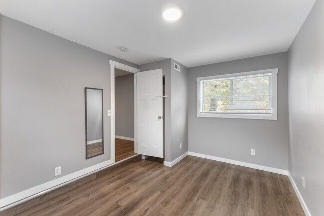 Building Photo - Modern 2-Bed Apartment in Heart of Tacoma