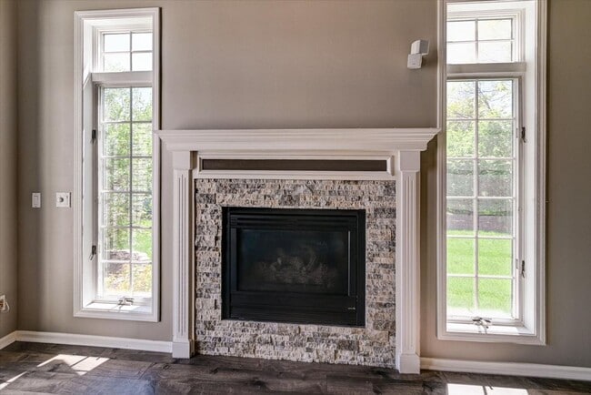 Building Photo - Beautifully updated 4 bedroom home in Southbridge, Waunakee