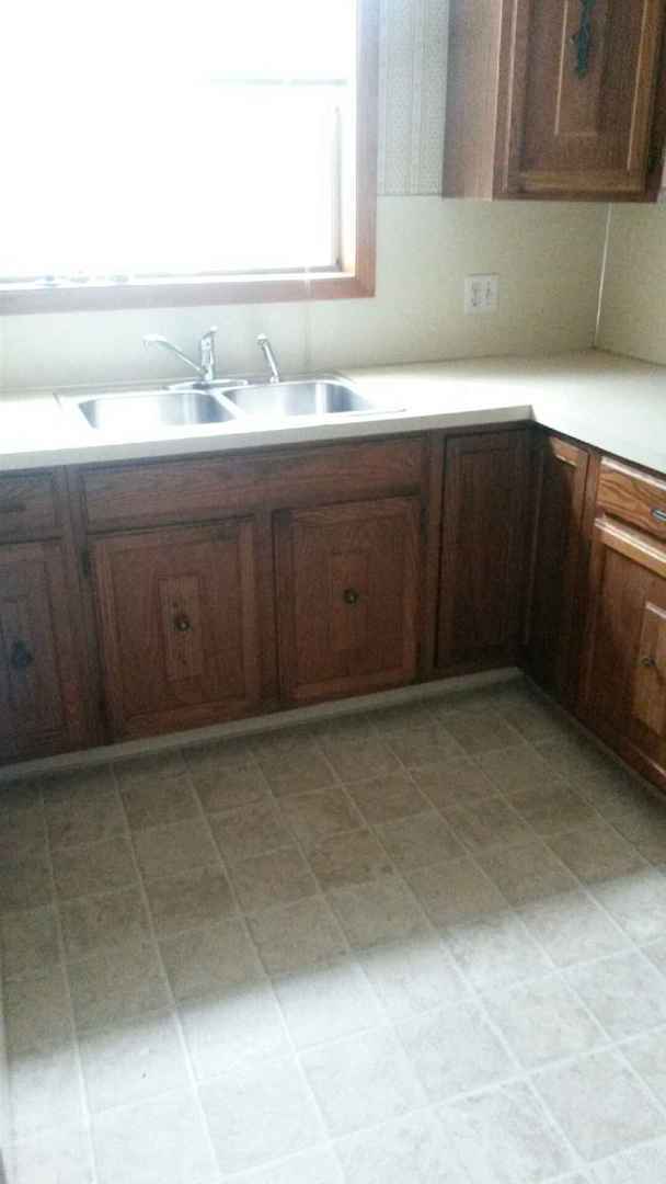 Building Photo - Cute Springfield Home With Large Fenced Ba...