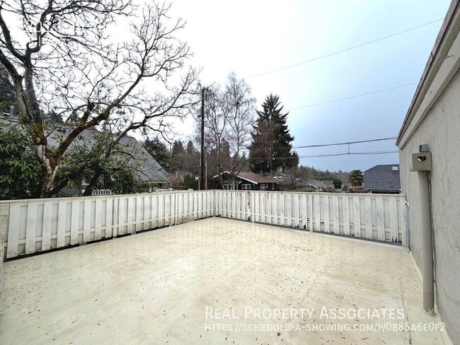 Building Photo - 2201 E Blaine St