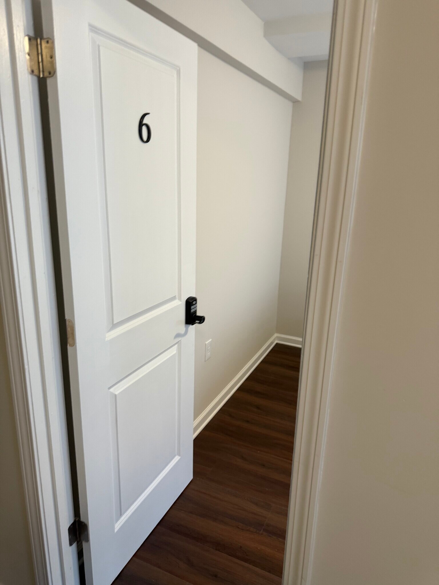 $215/wk - 6353 Bell Haven Ln