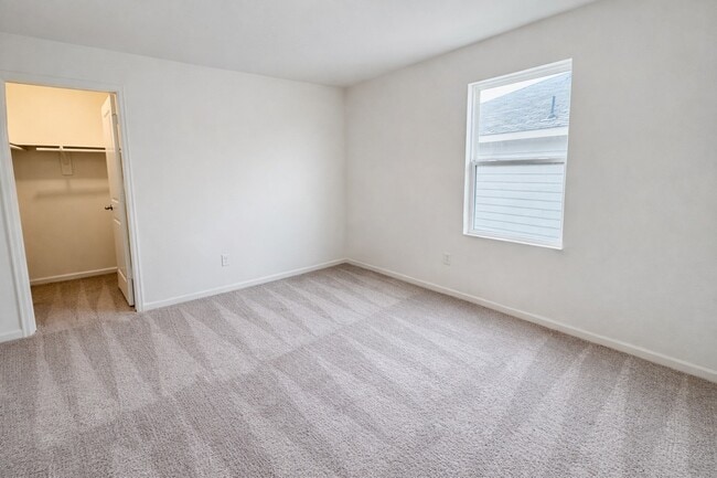 Building Photo - 669 Amesbury Rd