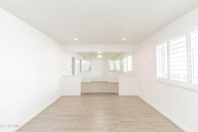 Building Photo - 8608 Catalpa Ln