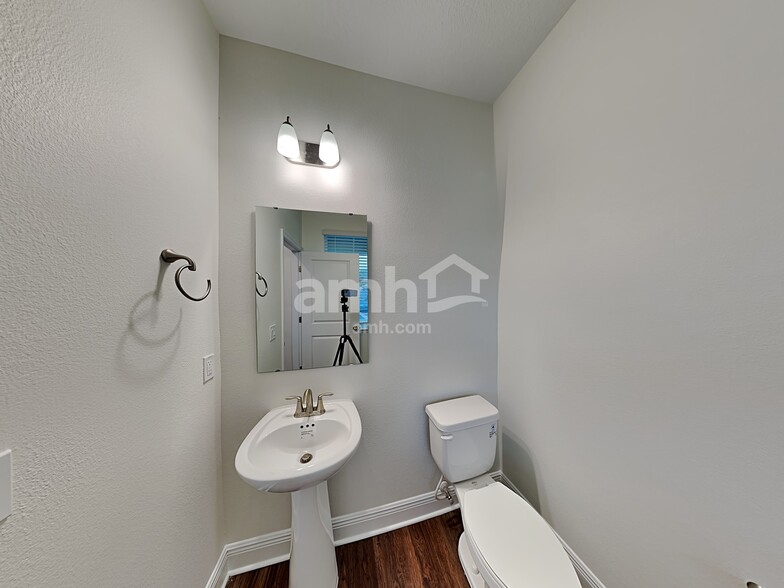 Building Photo - 1148 Sky Lks Dr