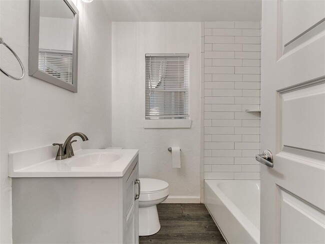 Building Photo - 816 S Santa Fe Dr