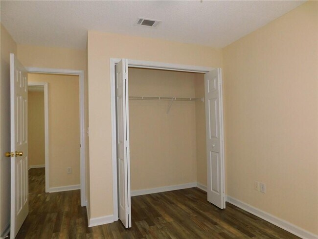 Building Photo - 13 Vista Ct