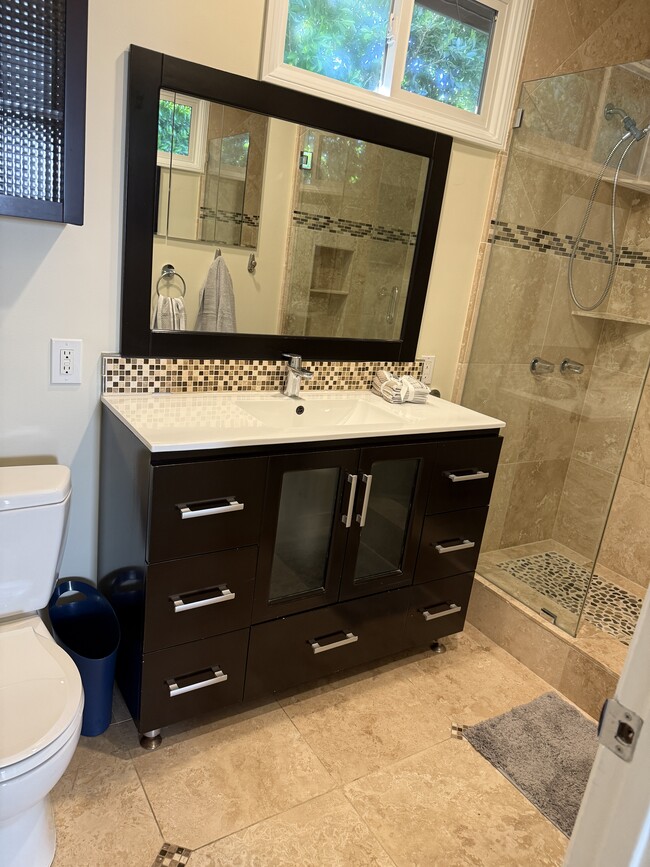 Master Bath w/ walk in Shower - 4110 Baldwin Ave
