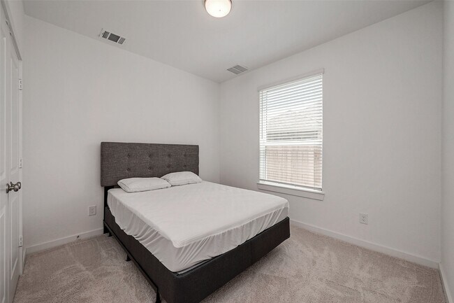 Building Photo - 430 W Cascade Heights Dr