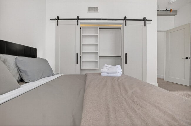 Building Photo - 116 W 3rd St