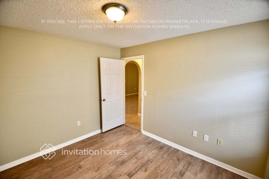 Building Photo - 1043 W Riviera Blvd