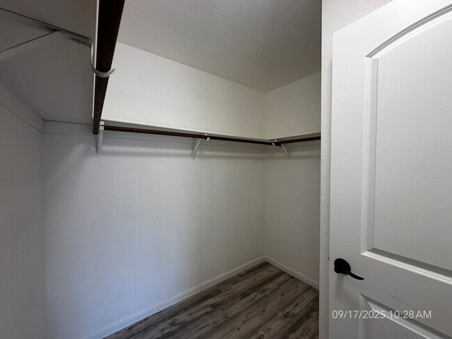 Building Photo - Upstairs One-bedroom Condo