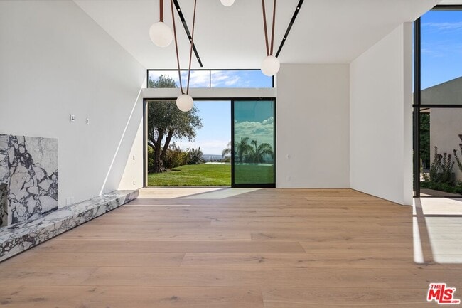 Building Photo - 2501 Banyan Dr