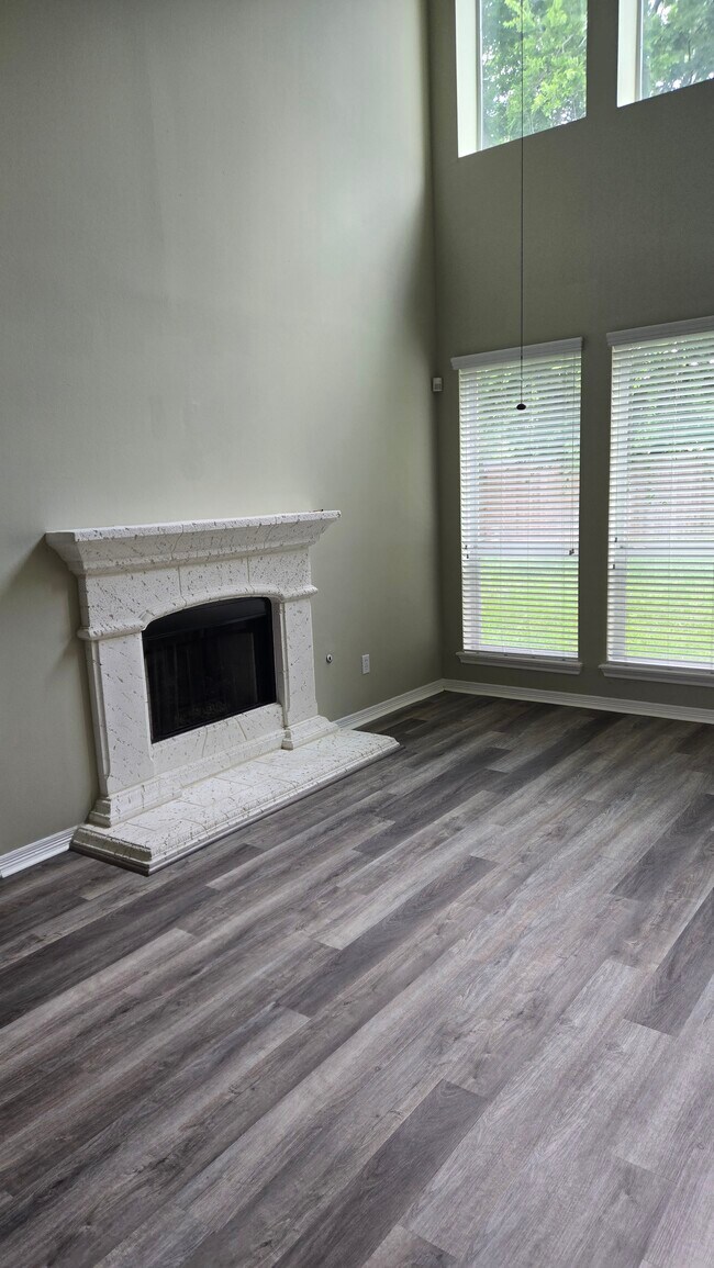 Building Photo - 2126 Blue Water Bay Dr