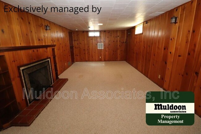 Building Photo - 215 Kenwood Dr