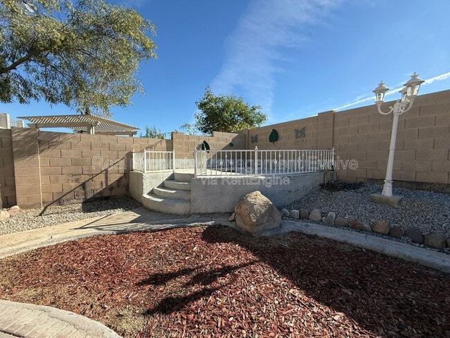 Building Photo - 9907 West Riverside Avenue