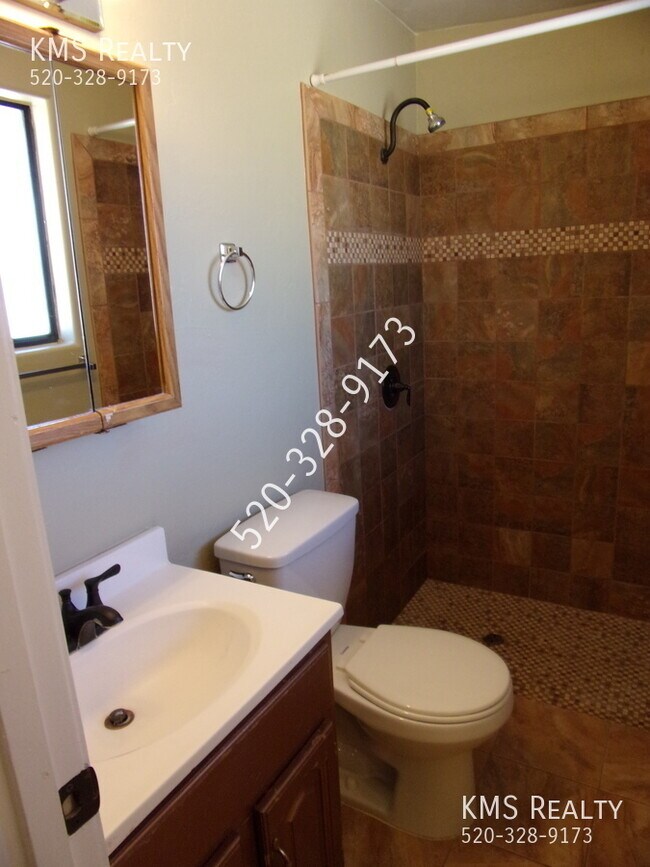 Building Photo - 5625 S Irving Dr