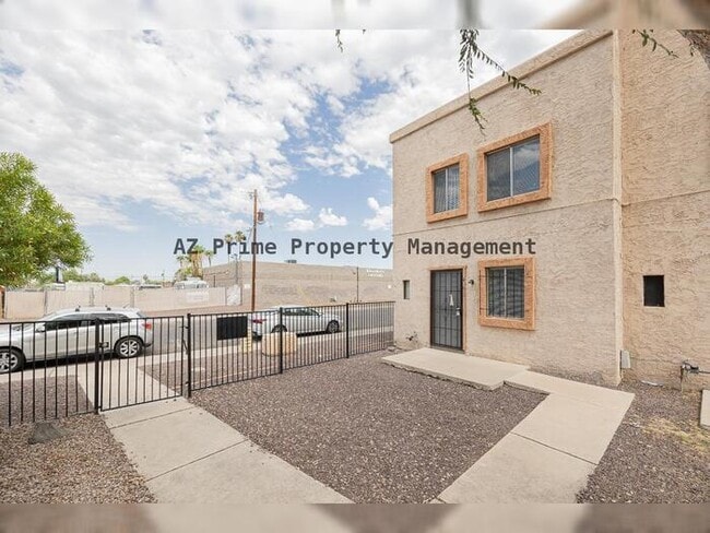 Building Photo - 4513 N 26th Dr