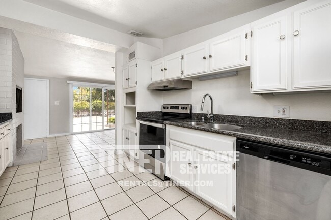 Building Photo - 8968 Talisman Dr
