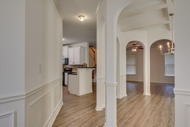 Building Photo - 476 Lory Ln