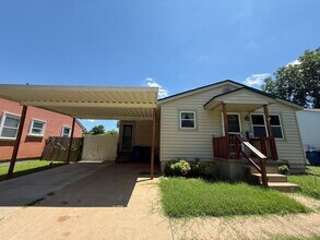 Building Photo - Adorable 3/1 Bungalow with $150 flat fee utilities