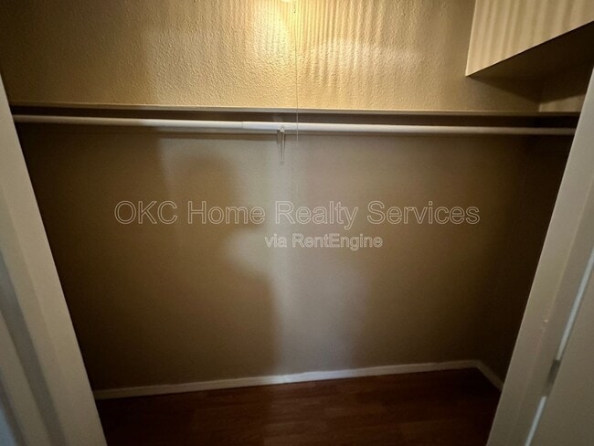 Building Photo - 1715 N Villa Ave