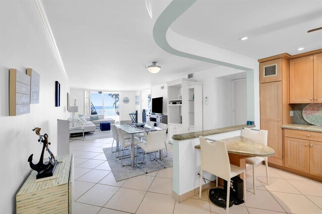 Building Photo - 1051 Hillsboro Mile