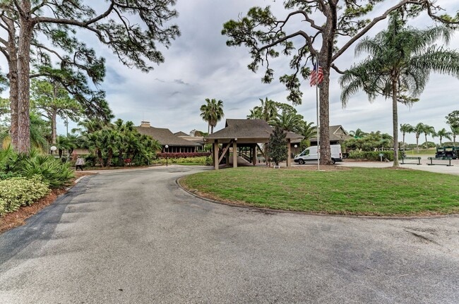 Building Photo - Welcome to your Heatherwood Heaven