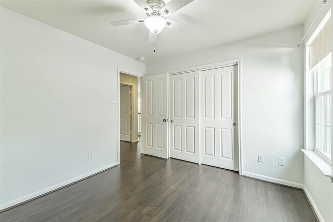Building Photo - 15 N Flickering Sun Cir