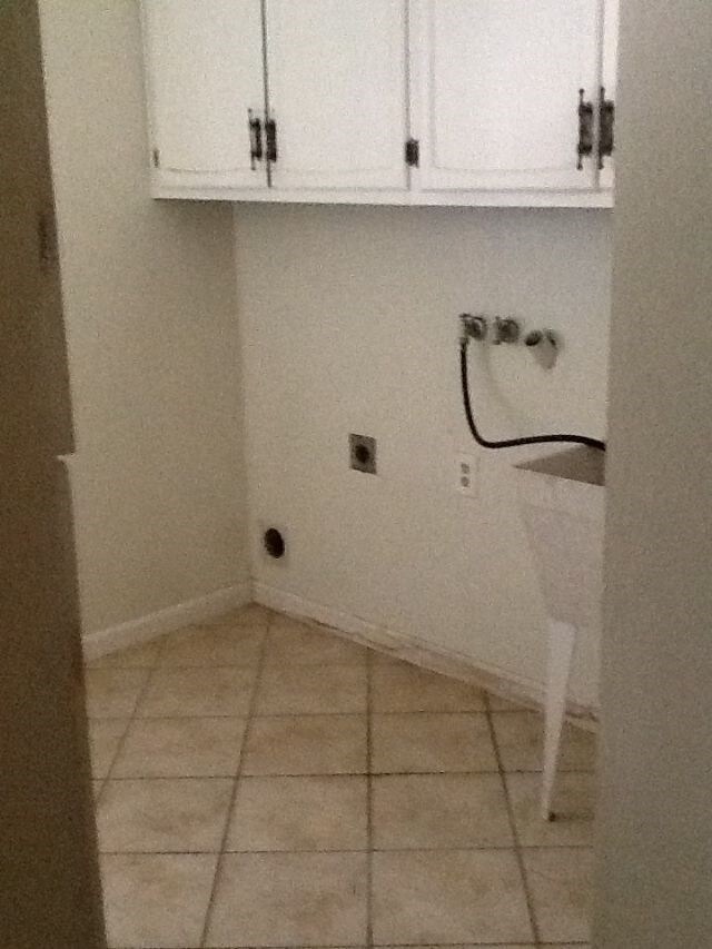 Building Photo - 400 Basswood Ln