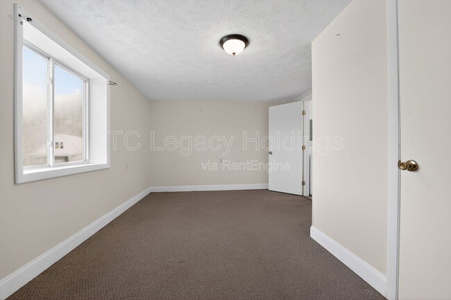 Building Photo - 388 Broaddus Ave