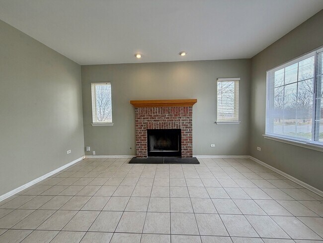 Building Photo - 2479 Montclair Ln