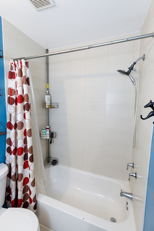 Building Photo - Bright One Bed Trinidad Rental Condo: Mode...