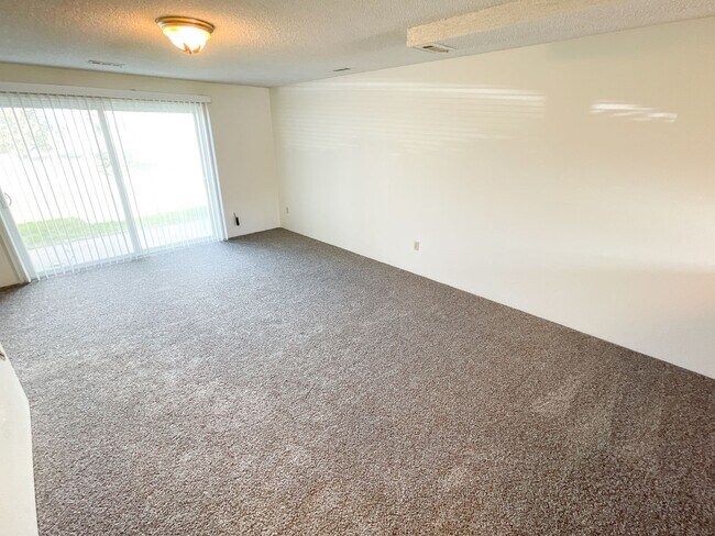 Building Photo - 846 Homedale Rd