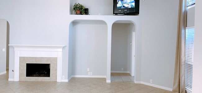 Building Photo - 2910 Sandleigh Dr