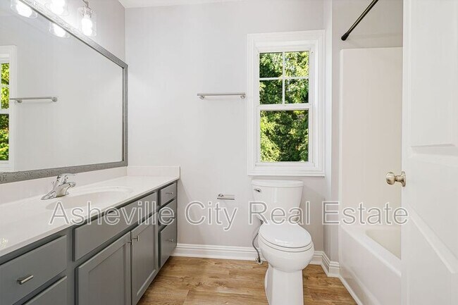 Building Photo - 84 Green Oak Rd