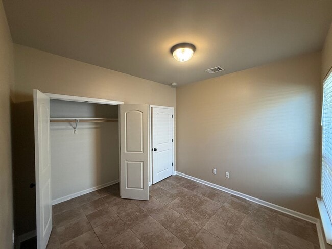 Building Photo - New Lake Front Home in Magnolia Lakes off Burbank Near Staring