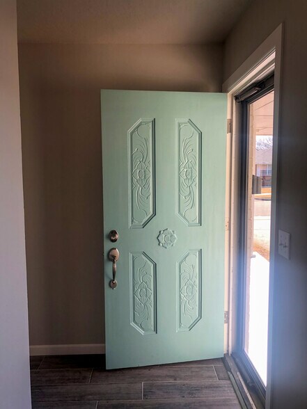 Building Photo - 217 E 30th St