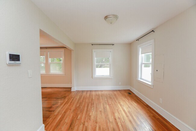 Building Photo - Stunning home rental in Portsmouth!