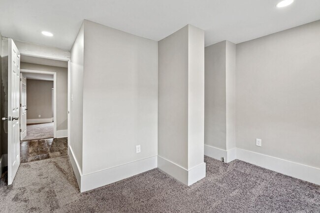 Building Photo - 223 13th St